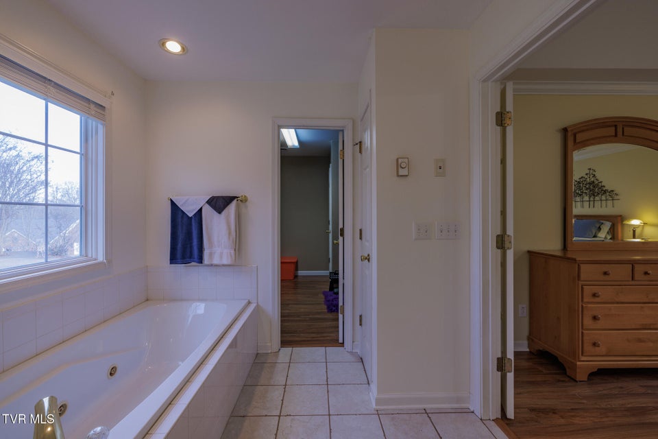 Photo #19: 620 Glen Oaks Place