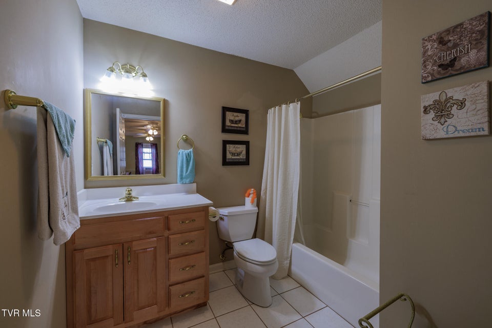 Photo #23: 620 Glen Oaks Place