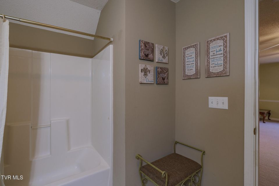 Photo #24: 620 Glen Oaks Place