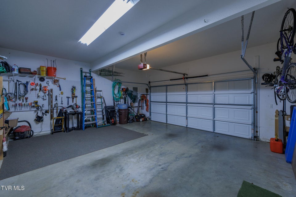 Photo #41: 620 Glen Oaks Place