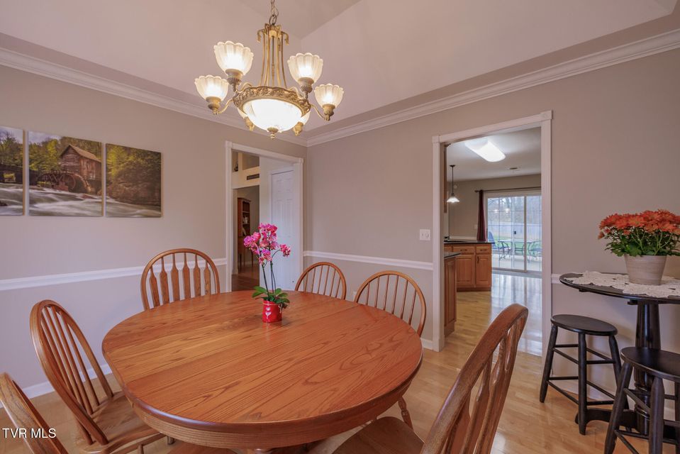 Photo #28: 620 Glen Oaks Place