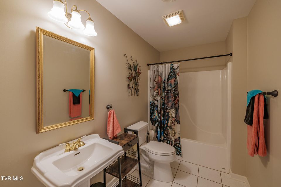 Photo #32: 620 Glen Oaks Place