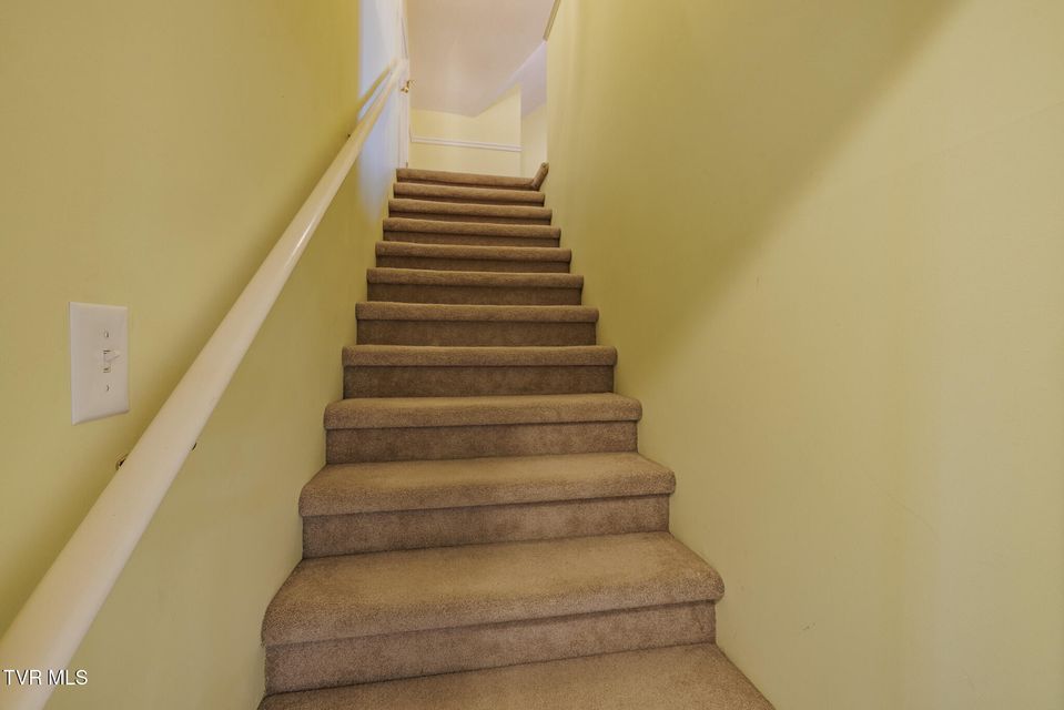 Photo #21: 620 Glen Oaks Place