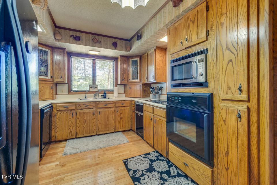 Photo #36: 154 Salvage Lane