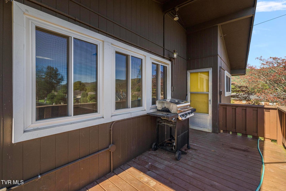 Photo #4: 317 Simmons Avenue