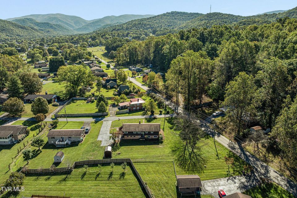 Photo #9: 317 Simmons Avenue