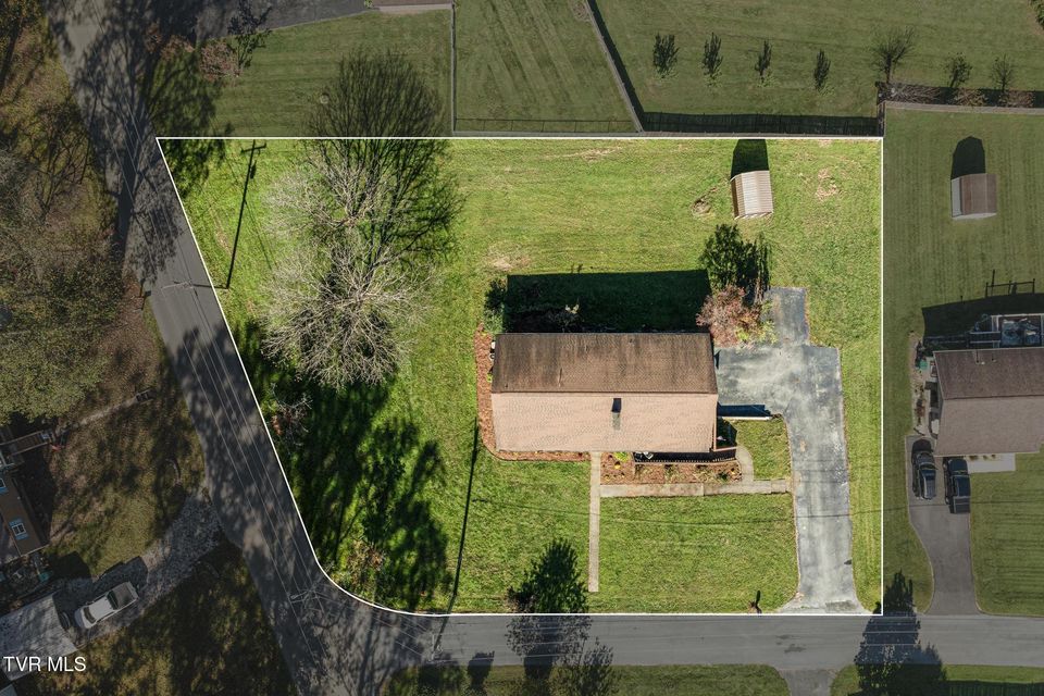 Photo #10: 317 Simmons Avenue