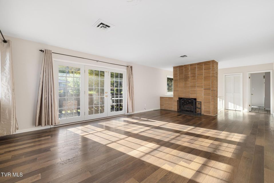 Photo #14: 317 Simmons Avenue