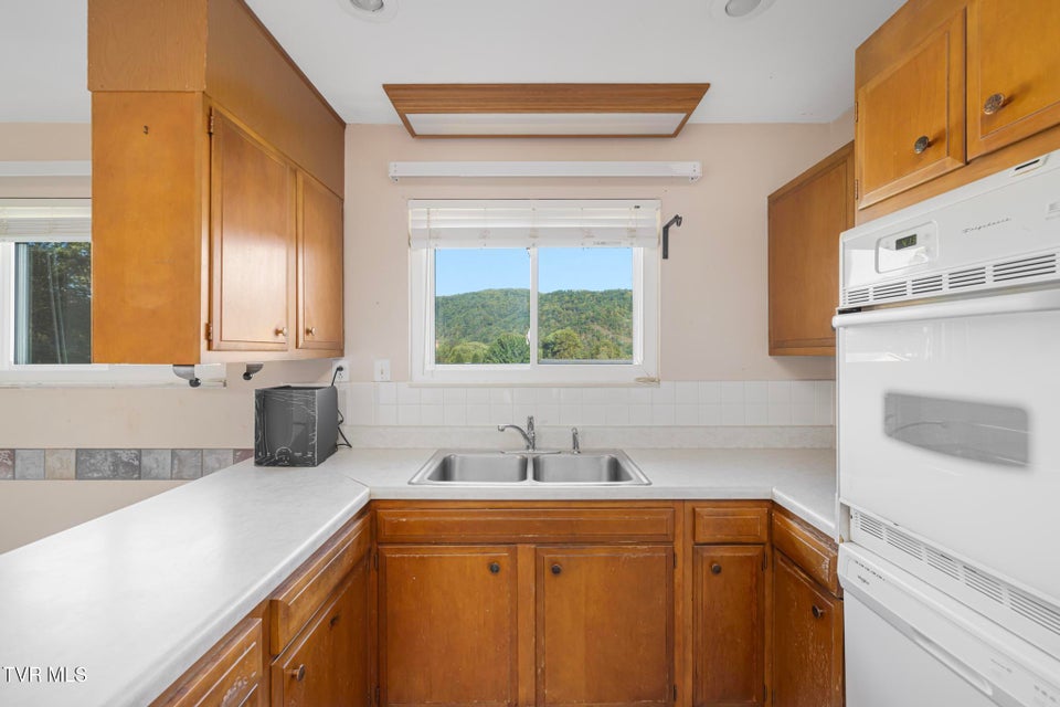 Photo #22: 317 Simmons Avenue