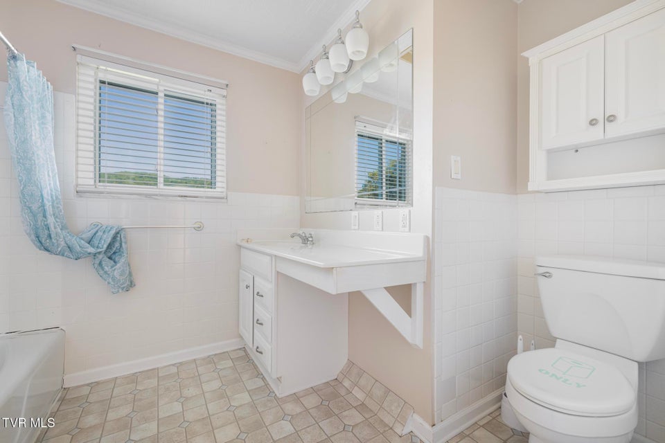 Photo #25: 317 Simmons Avenue