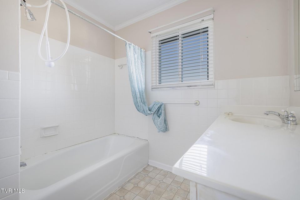 Photo #26: 317 Simmons Avenue