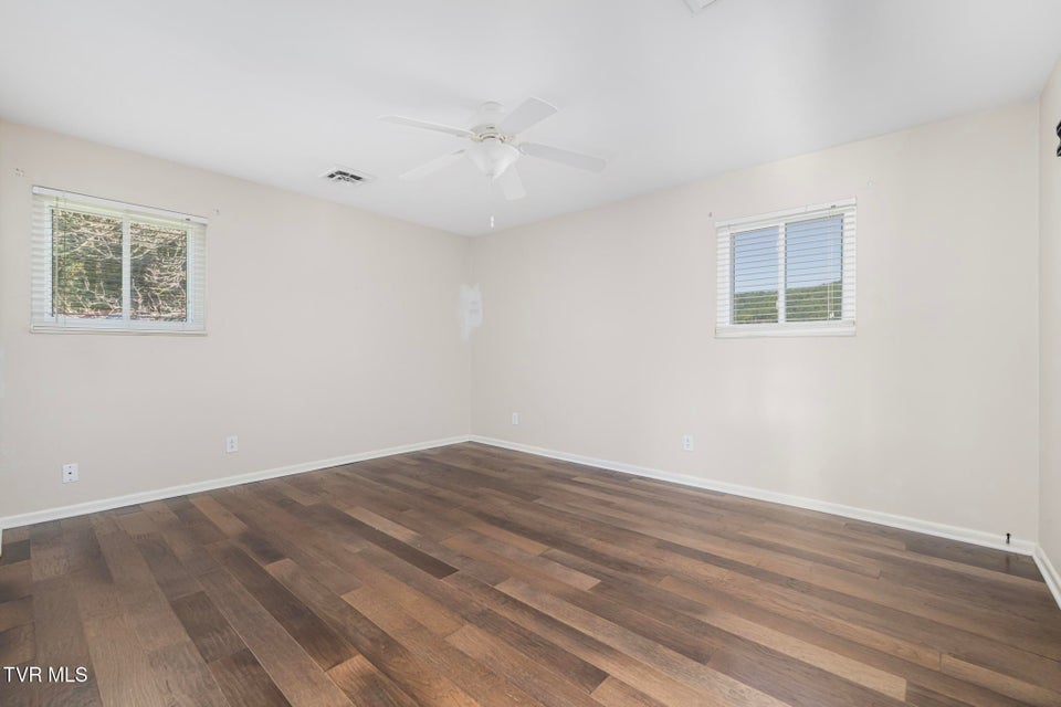 Photo #28: 317 Simmons Avenue