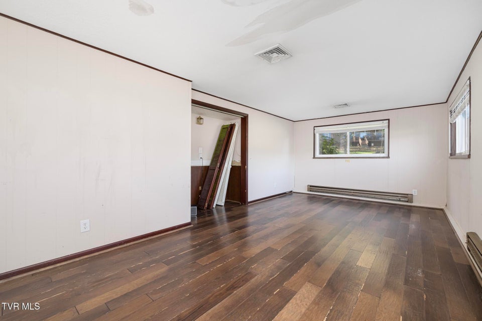 Photo #35: 317 Simmons Avenue