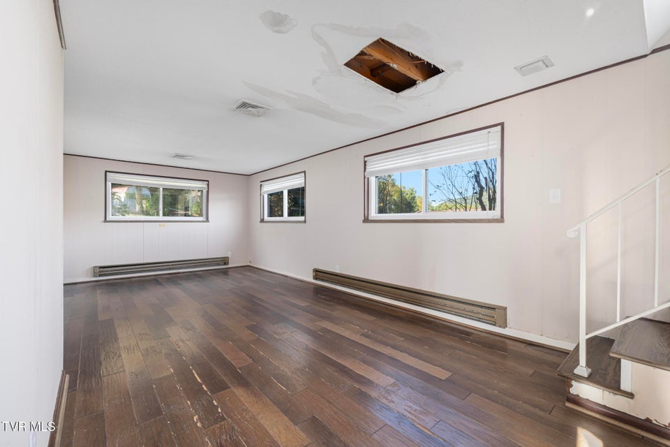 Photo #37: 317 Simmons Avenue