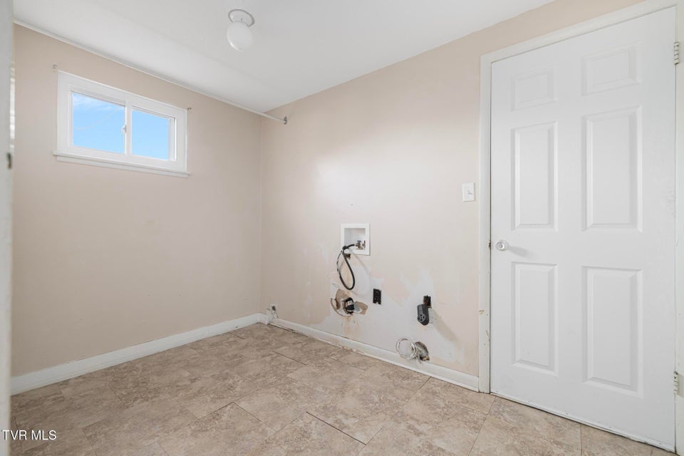 Photo #40: 317 Simmons Avenue