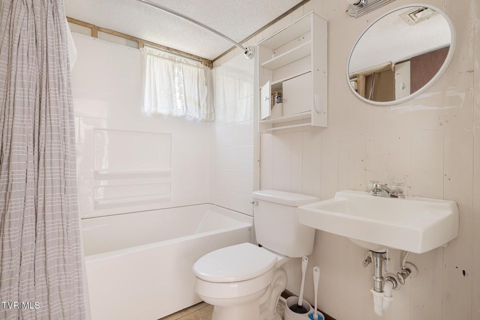 Photo #46: 317 Simmons Avenue