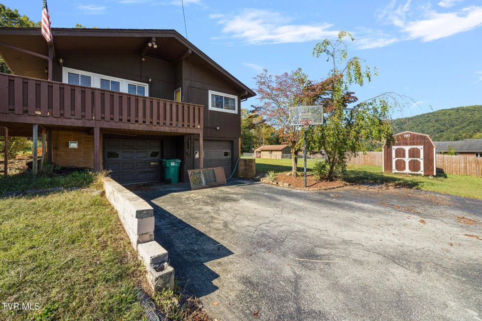 Photo #49: 317 Simmons Avenue