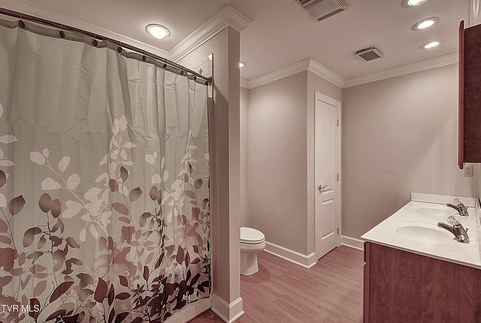 Photo #33: 1000 Quail Run