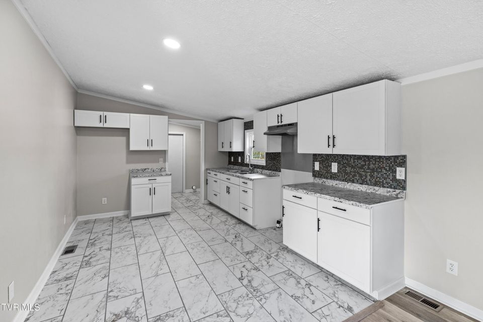 Photo #10: 120 Hensley Loop 