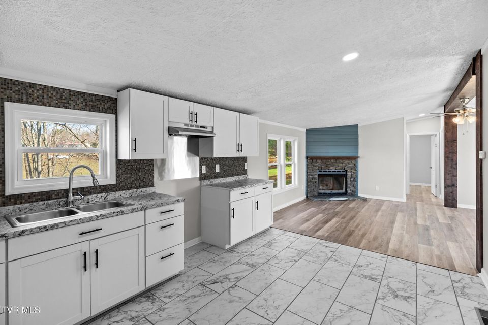 Photo #11: 120 Hensley Loop 