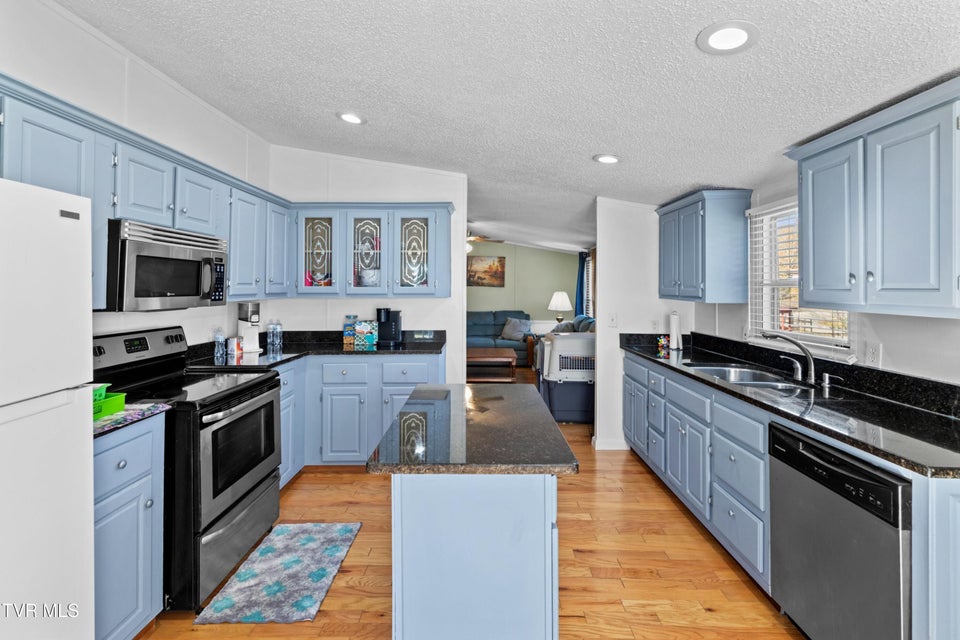 Photo #20: 921 Rocky Summit Road