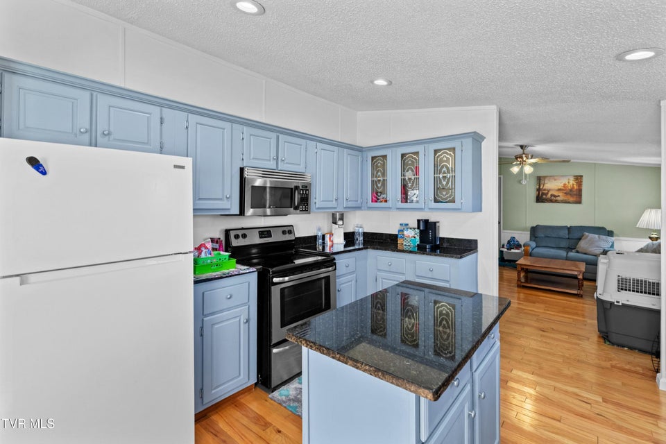 Photo #22: 921 Rocky Summit Road