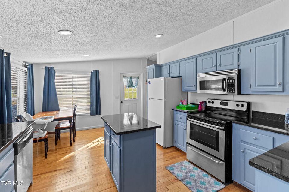 Photo #23: 921 Rocky Summit Road