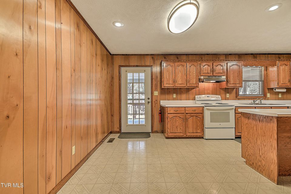 Photo #10: 1363 Highway 91 