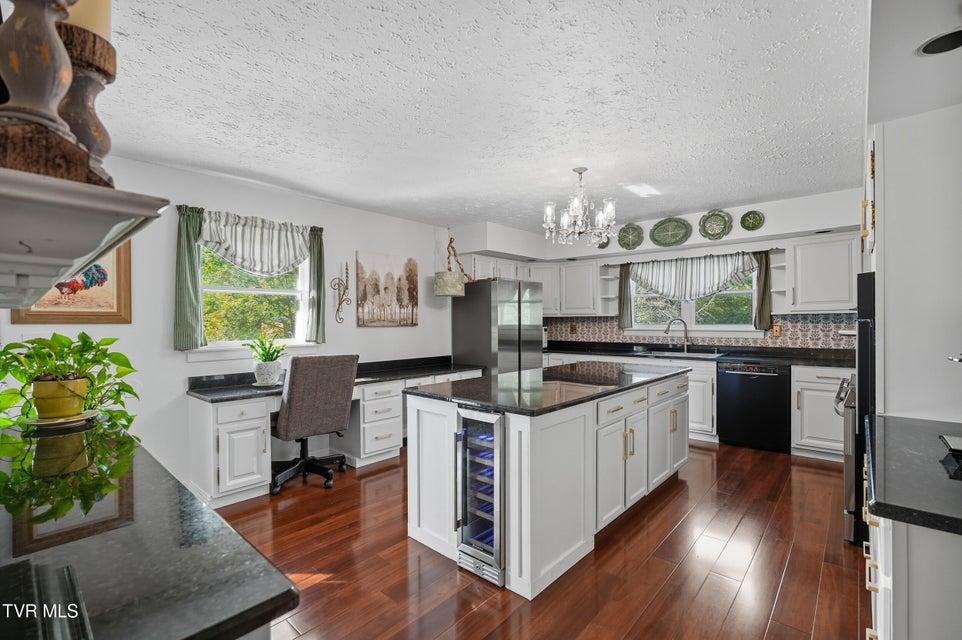 Photo #10: 6140 Hodges Street