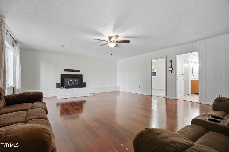 Photo #40: 6140 Hodges Street