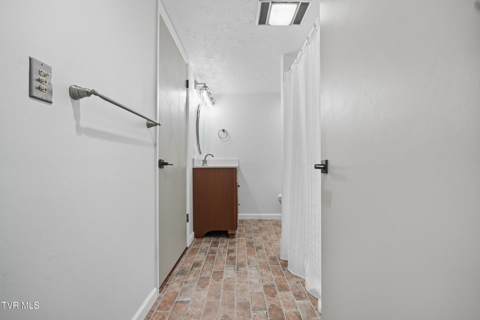 Photo #42: 6140 Hodges Street