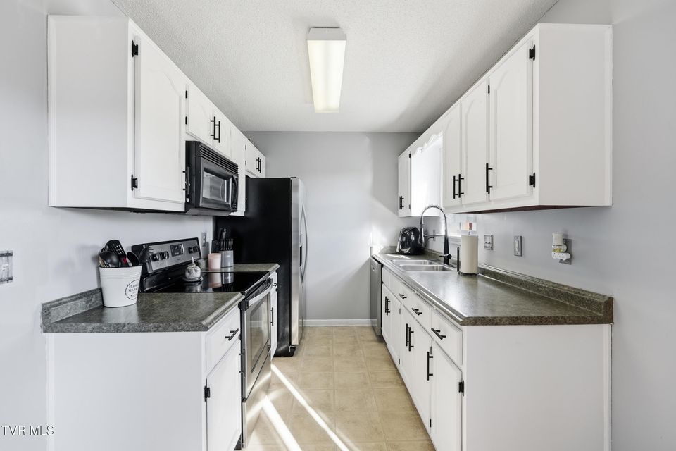 Photo #5: 504 Hallbrook Drive 