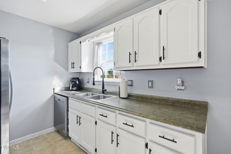 Photo #6: 504 Hallbrook Drive 