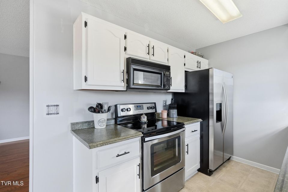 Photo #7: 504 Hallbrook Drive 