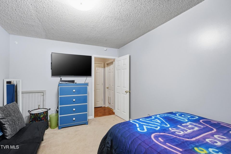 Photo #17: 504 Hallbrook Drive 