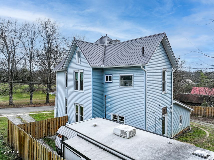 Photo #6: 220 Unaka Street