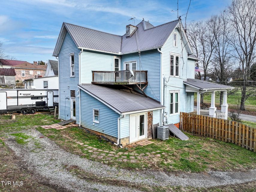 Photo #8: 220 Unaka Street