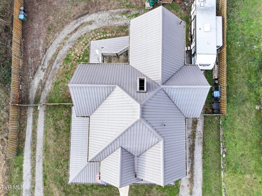 Photo #11: 220 Unaka Street