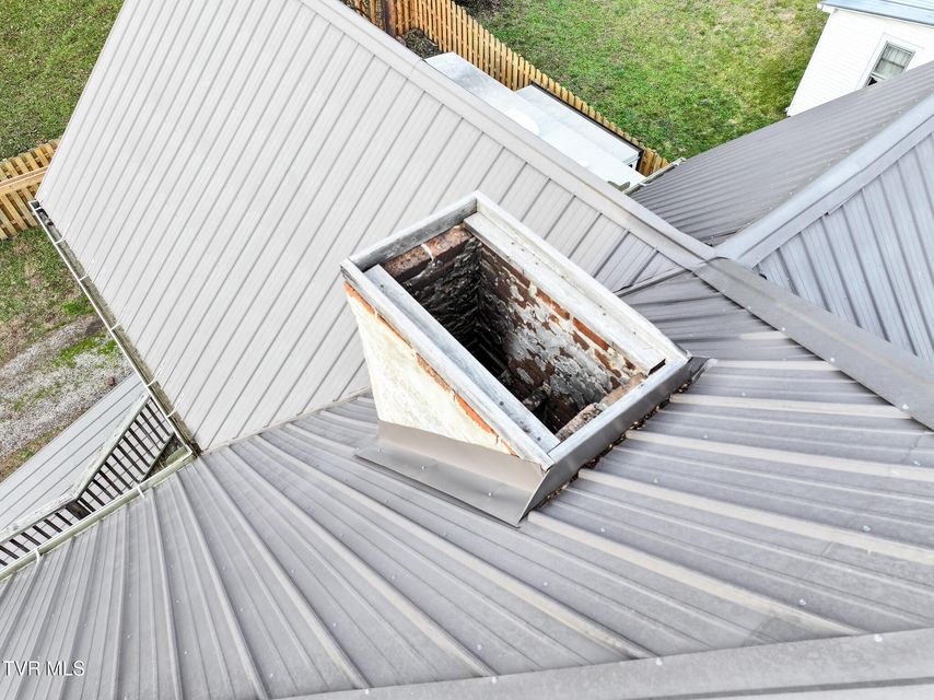 Photo #12: 220 Unaka Street