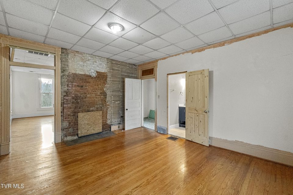 Photo #49: 220 Unaka Street