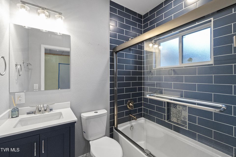 Photo #50: 220 Unaka Street