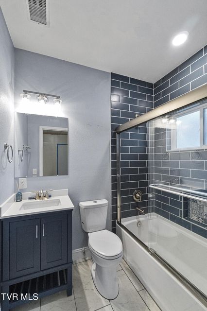 Photo #51: 220 Unaka Street