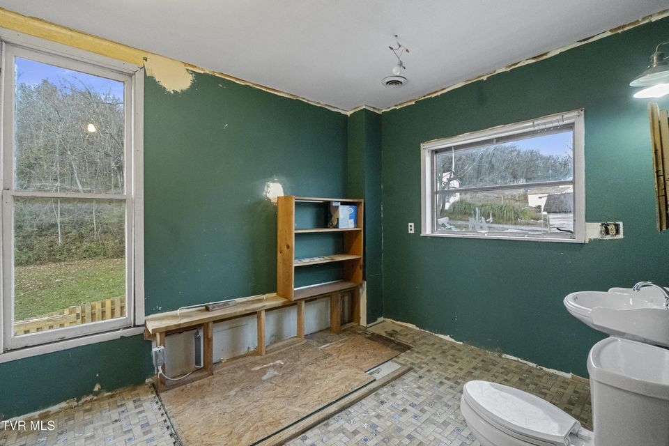 Photo #45: 220 Unaka Street