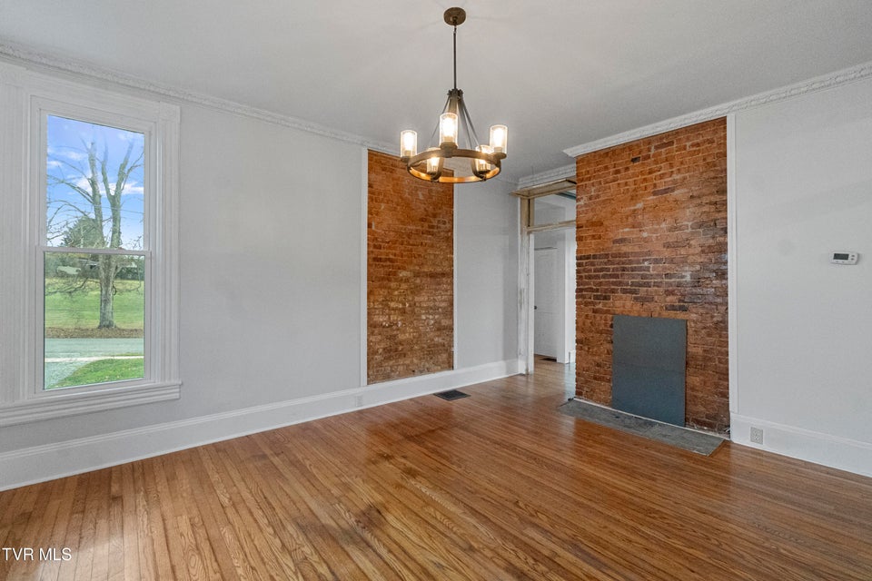 Photo #24: 220 Unaka Street