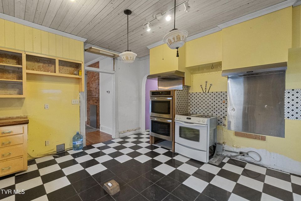 Photo #30: 220 Unaka Street