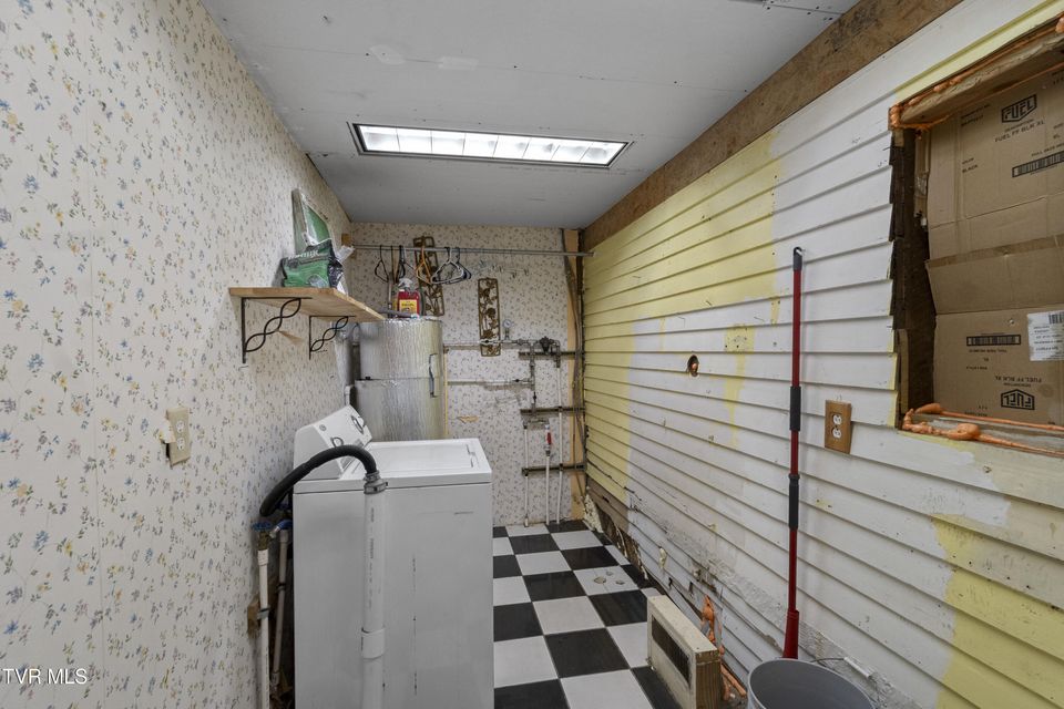 Photo #31: 220 Unaka Street