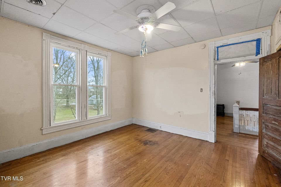 Photo #38: 220 Unaka Street