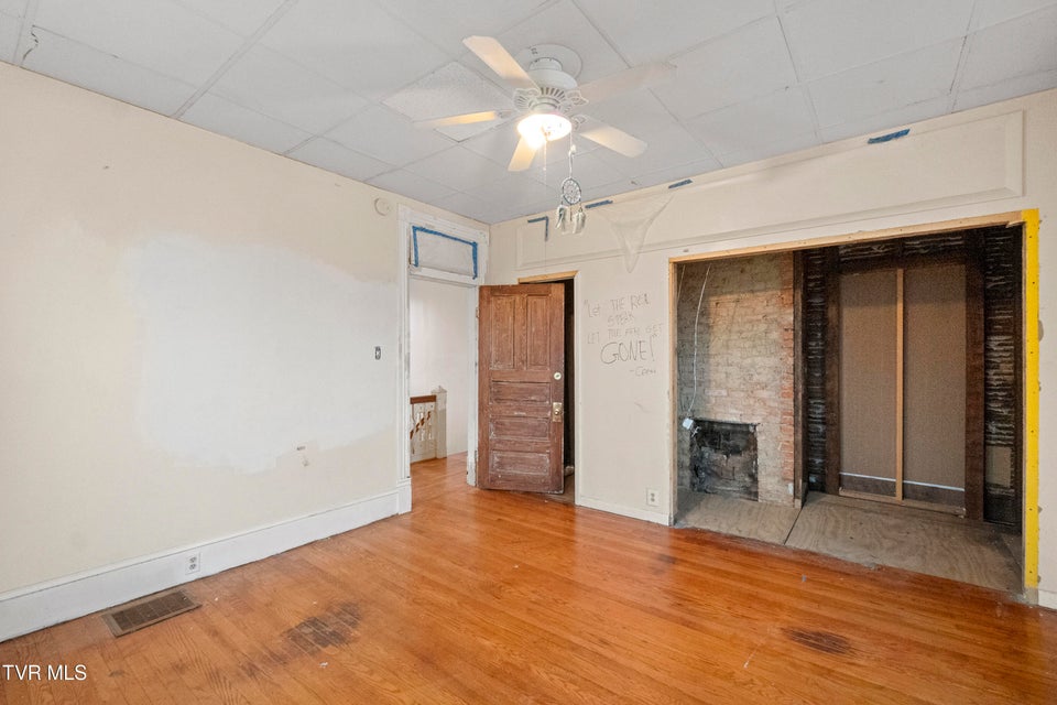 Photo #40: 220 Unaka Street