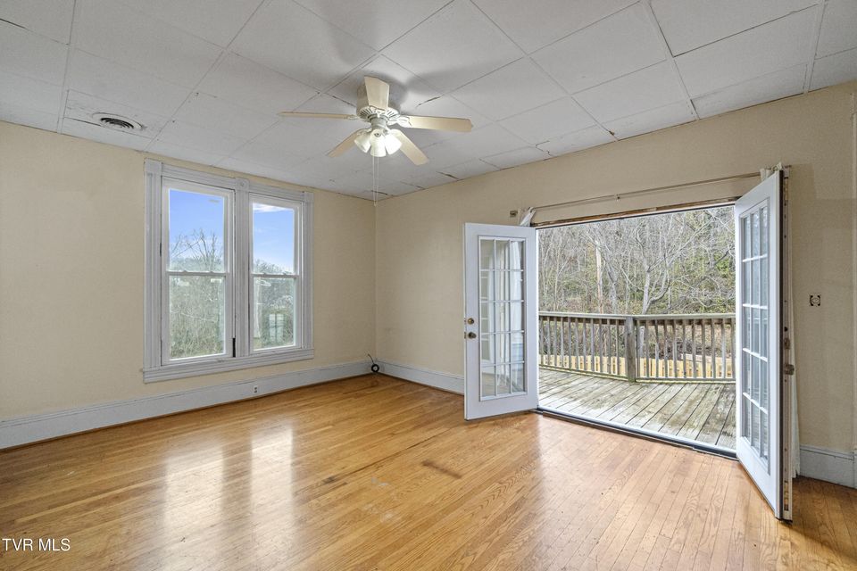 Photo #41: 220 Unaka Street