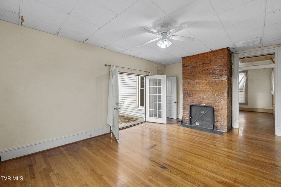 Photo #43: 220 Unaka Street